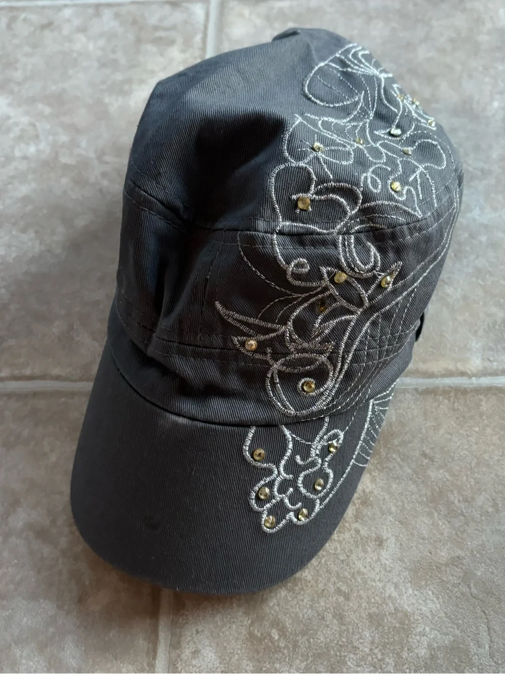 2000s Y2K hat!
